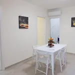 Domusleone بومبيي